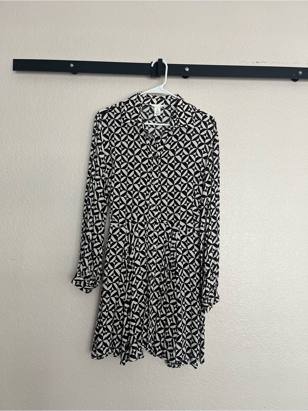 H&M Black and White Geometric Long-Sleeve Shirt Dress